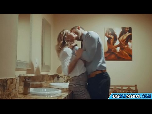 ❤️ Калі грудастая бландынка спакушае цябе ў грамадскім туалете Порна у нас be.porngifmag-com.ru